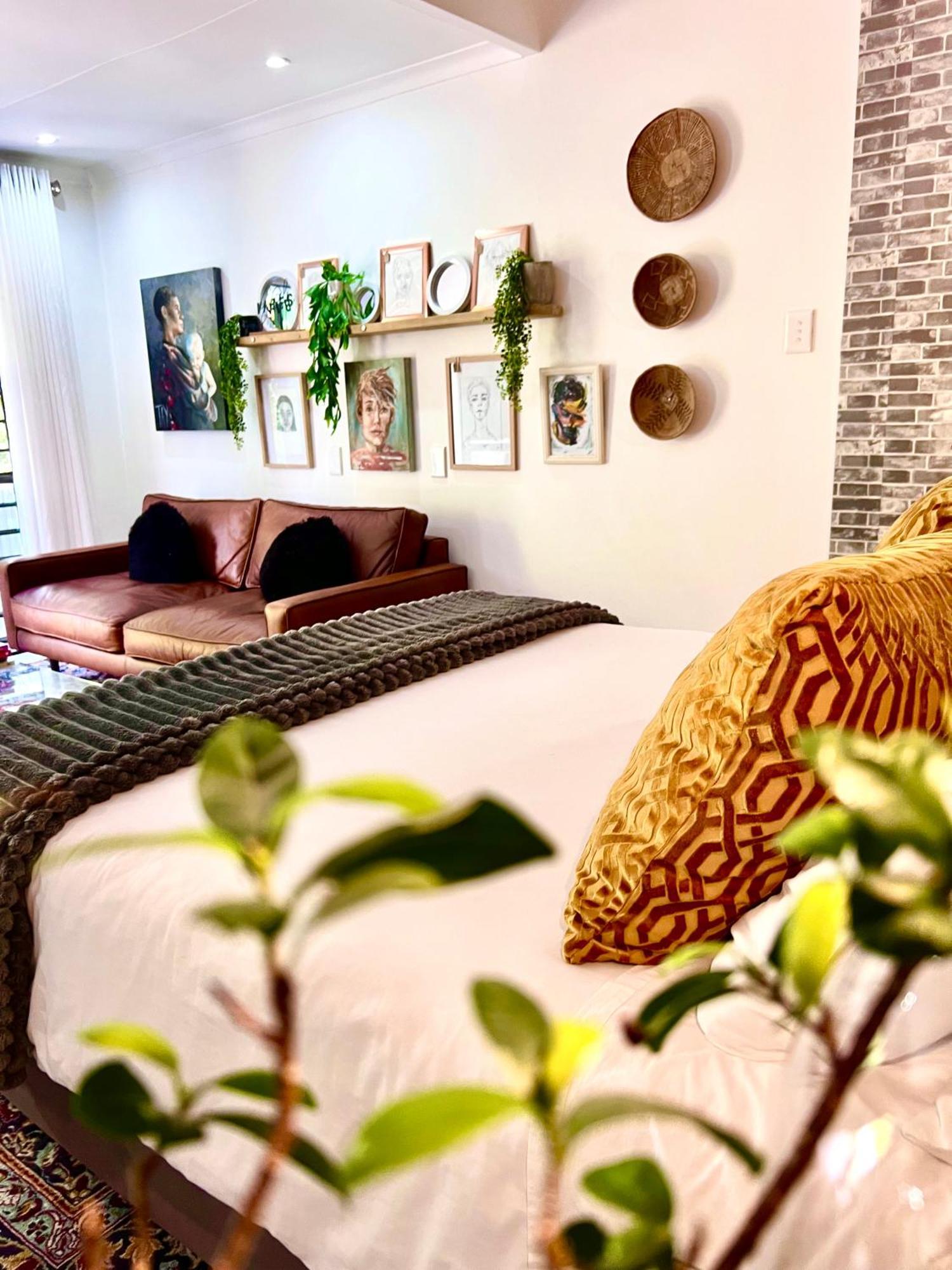 Art-Inspired Bedroom Close To Cbd Mossel Bay Kültér fotó