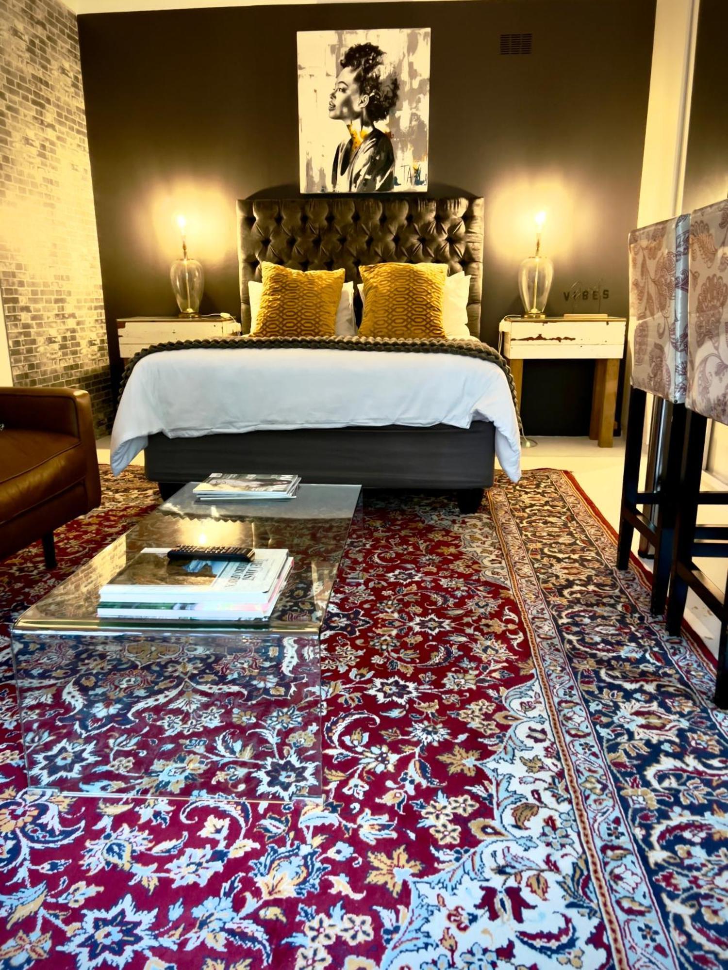 Art-Inspired Bedroom Close To Cbd Mossel Bay Kültér fotó