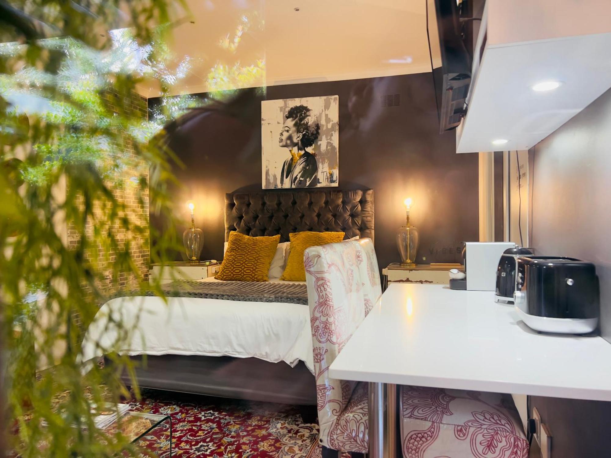 Art-Inspired Bedroom Close To Cbd Mossel Bay Kültér fotó